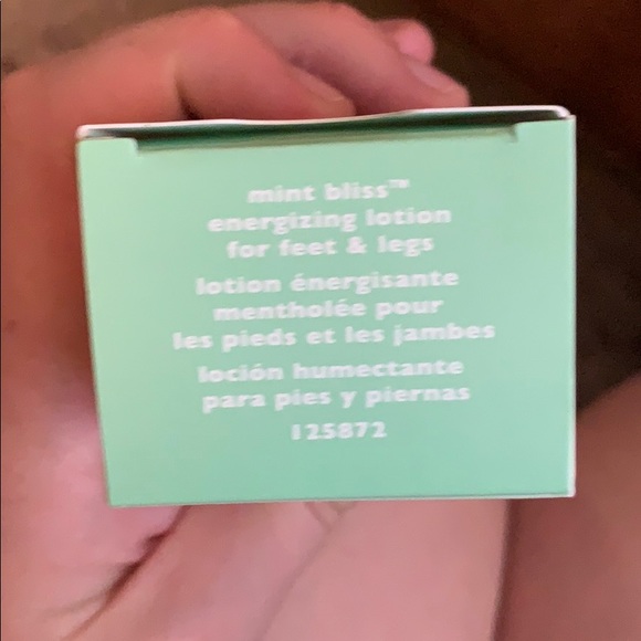 Mary Kay mint bliss lotion - Picture 4 of 4